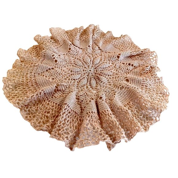 Vintage Grandma's Hand Crochet Ruffled 17" Handmade Beige Table Topper Pineapple - Picture 7 of 7